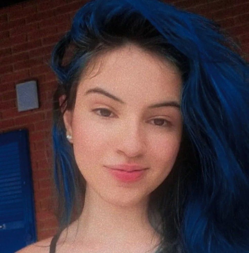 Isabelle Amaral Costa, de 17 anos, era uma das filhas de mulher e foi morta com tiros na cabeça durante assalto em Itanhaém, SP (Foto: Reprodução/Facebook)