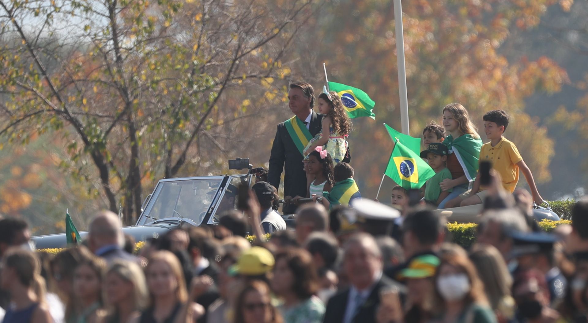 Presidente Jair Bolsonaro e apoiadores em Brasília (Foto: Gabriela Biló/ Estadão Conteúdo)