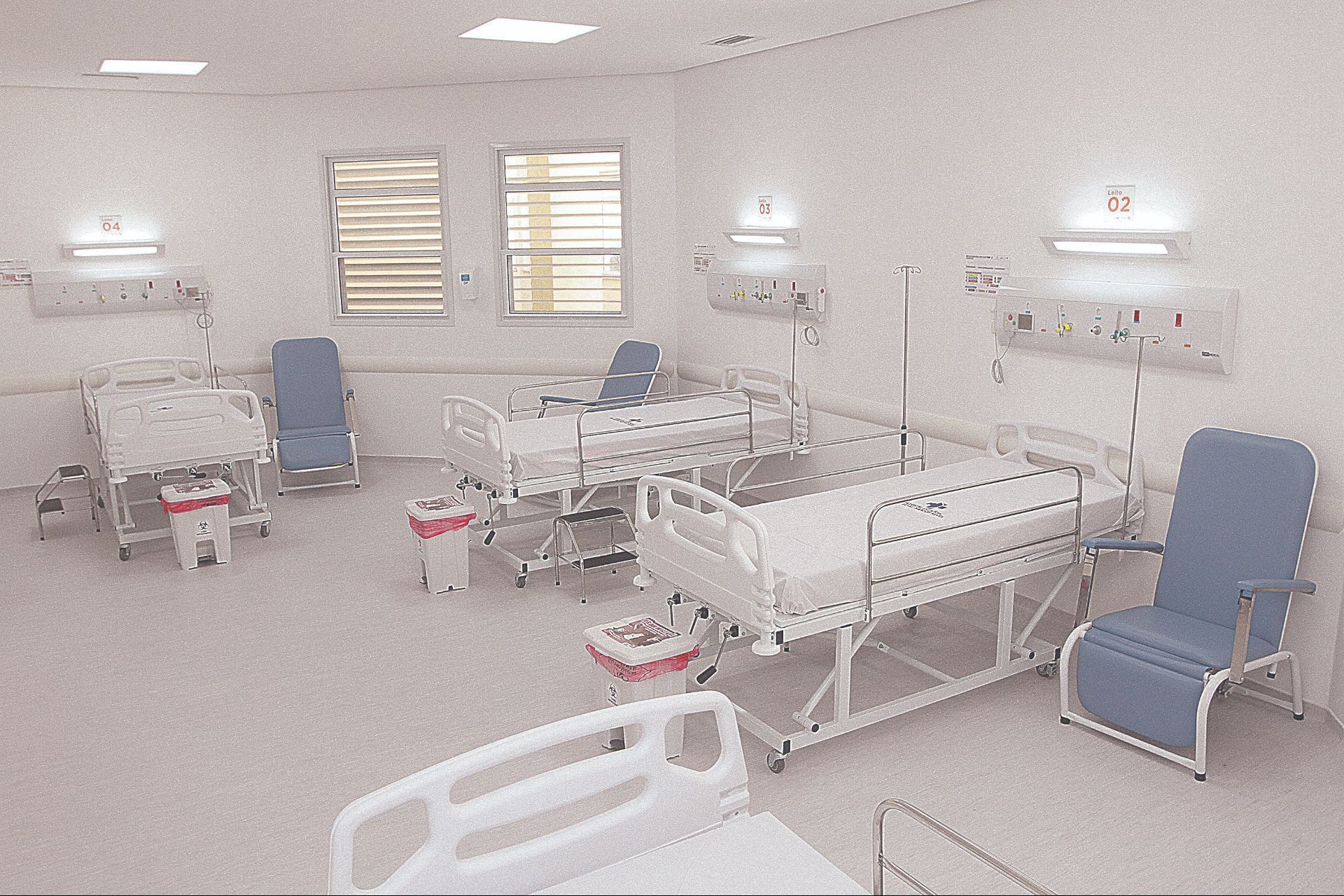 leitos de enfermaria: médicos dizem que momento é de alerta e cuidados (Foto: Leone Iglesias)