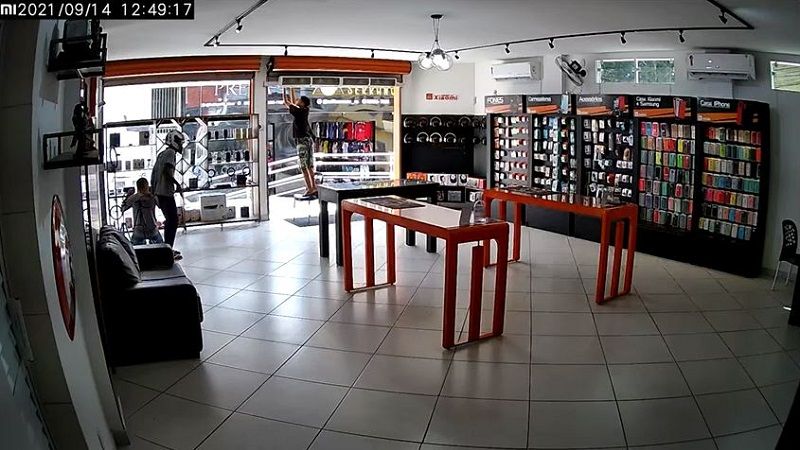 A mesma loja foi assaltada por dois criminosos no último dia 29 de julho (Foto: )