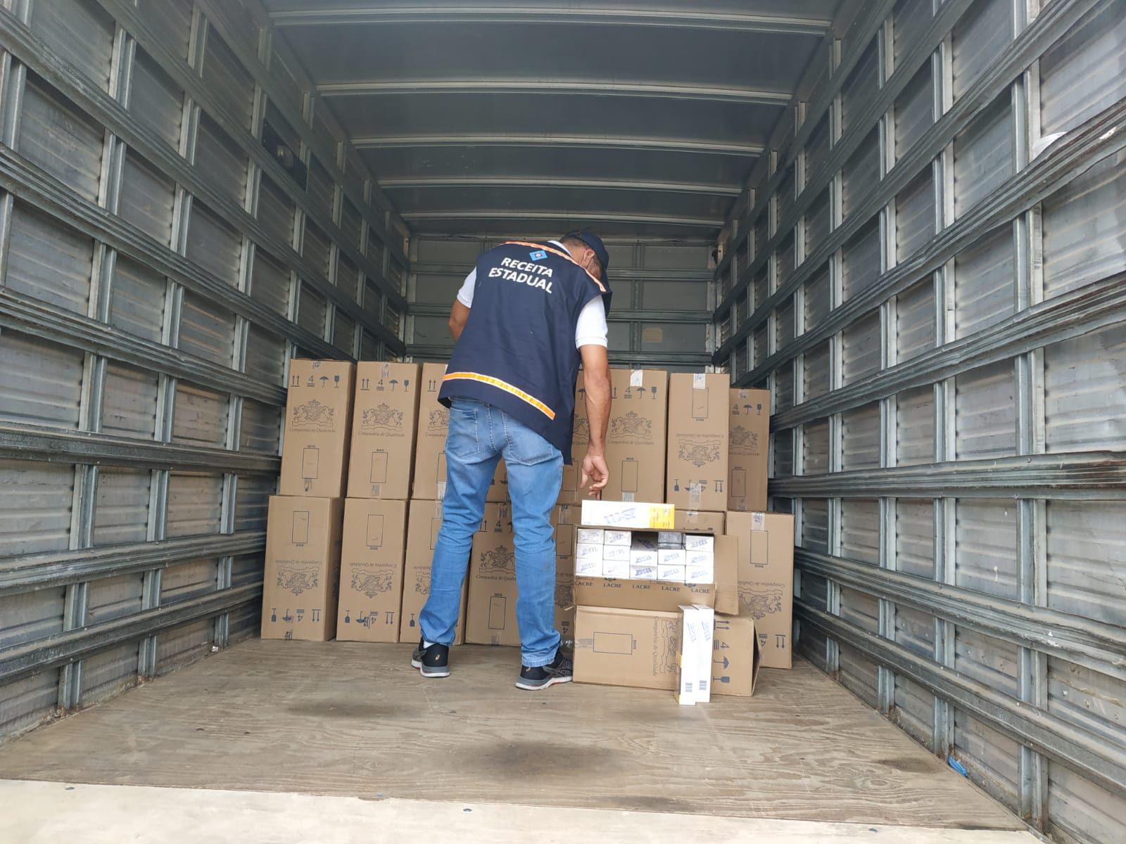Mais de 12 mil maços de cigarros são apreendidos no Estado (Foto: Divulgação/PRF)