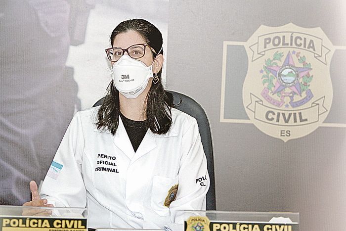 A perita criminal Mariana explica os efeitos das drogas nos motoristas (Foto: Antonio Moreira/AT)