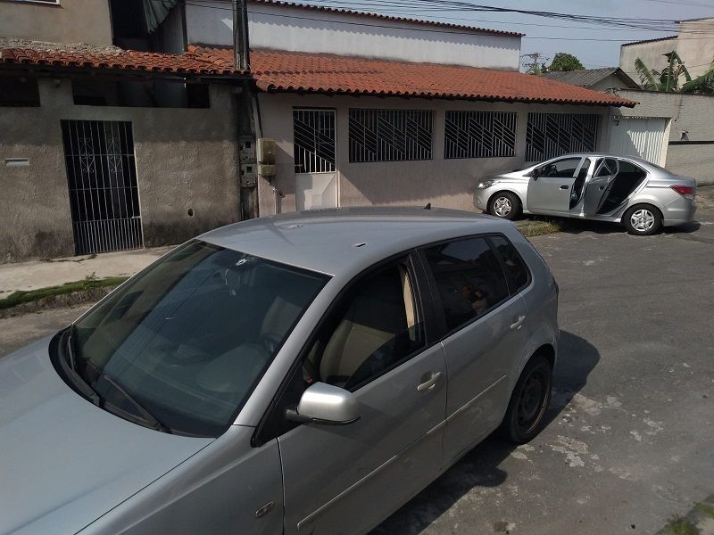 Carro dos acusados e do motorista de aplicativo vítima da tentativa de latrocínio (Foto: Fábio Nunes/AT)