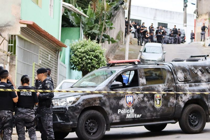 Negociação entre Polícia Militar e sargento aposentado durou mais de 17 horas, no bairro Ataíde, Vila Velha. (Foto: Taynara Nascimento)