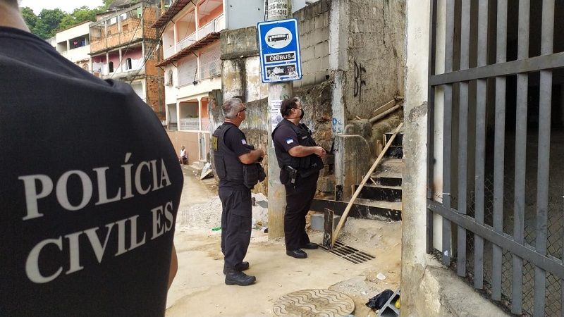 Operação Sicário cumpre mandados no Bairro da Penha, em Vitória. (Foto: Júlia Afonso)