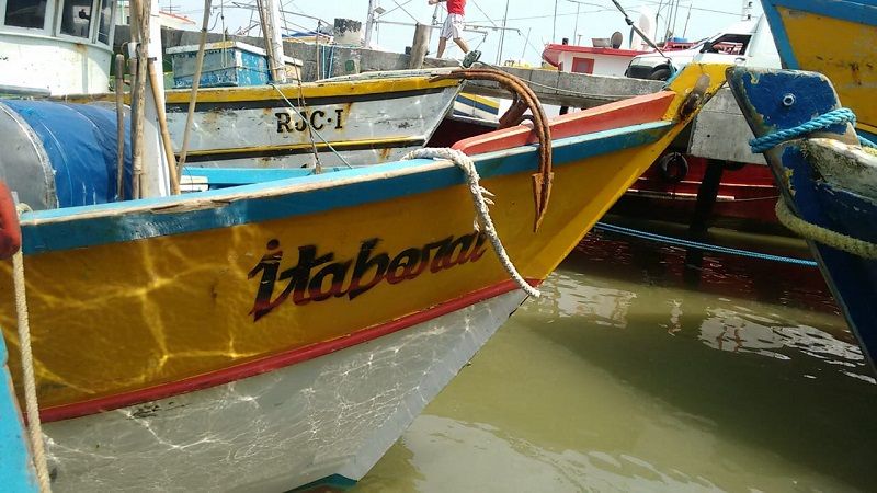 O pescador morreu à bordo de um barco no litoral Sul do Estado (Foto: Alessandro de Paula)