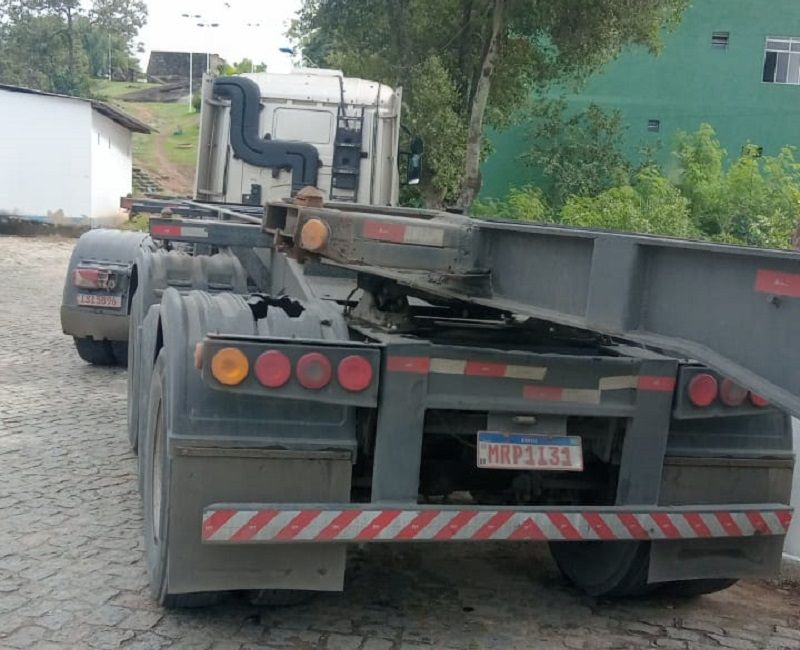 A carreta foi roubada por cinco criminosos armados na manhã desta quarta-feira (15) (Foto: Divulgação/ PCES)