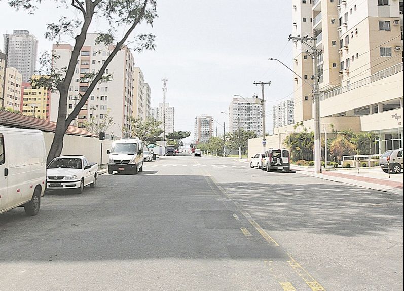 Rua Itabaiana, na Praia das Gaivotas, onde trailers funcionam à noite (Foto: Kadidja Fernandes/AT)