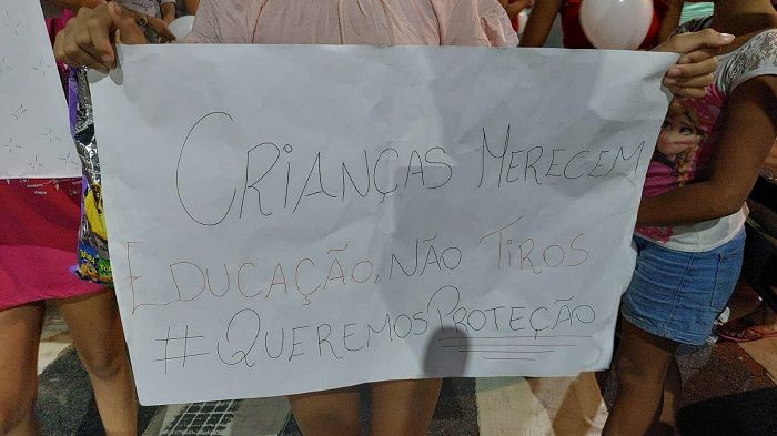 Cartaz de morador (Foto: Iury Demuner/TV Tribuna/SBT)