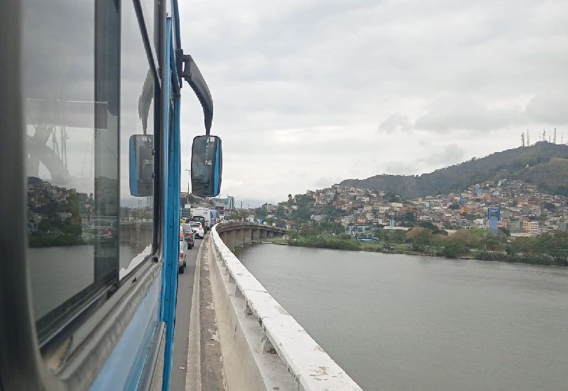Na Segunda Ponte, no sentido Vila Velha - Vitória, o trânsito ficou lento na chegada à Capital. (Foto: Divulgação)