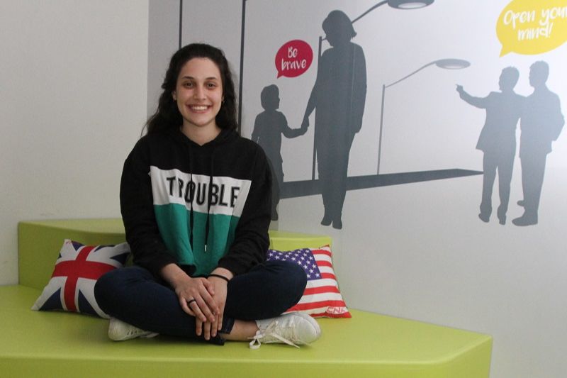 Estudante de Relações Internacionais, Carolina Torres Bermudes, 18 anos, fez o exame de proficiência FCE (Cambridge) de olho em futuras oportunidades de trabalho (Foto: Douglas Schneider/ AT)