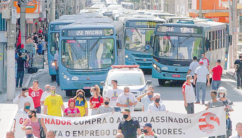 Rodoviários durante protesto em Vitória: eles exigem volta dos cobradores (Foto: Kadidja Fernandes / AT - 27/08/2021)