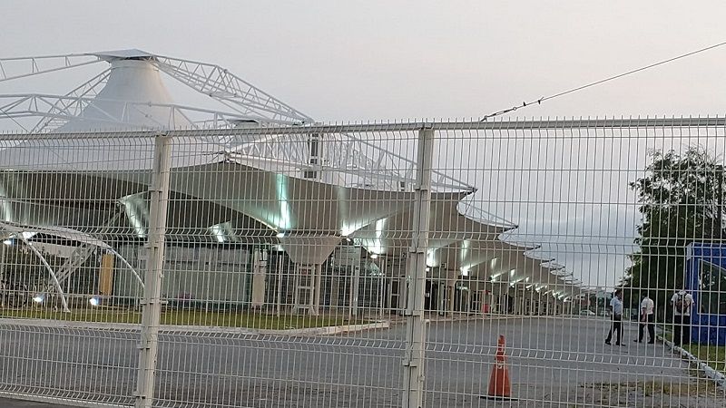 Terminal de Itaparica fechado durante protesto dos rodoviários (Foto: Alex Nepomuceno)