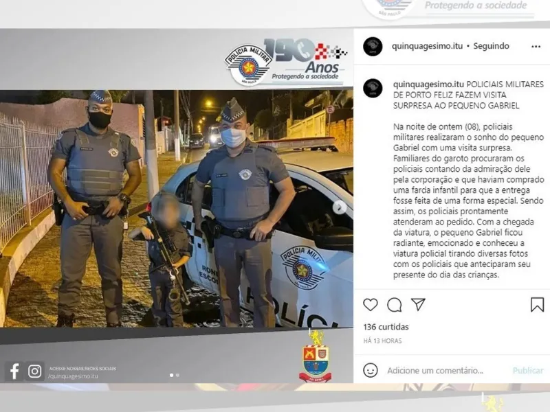 Imagem ilustrativa da imagem Polícia divulga fotos de criança fardada segurando fuzil de brinquedo