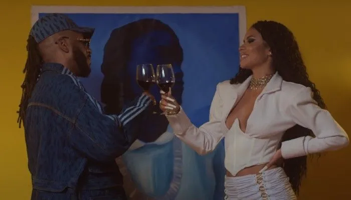 Imagem ilustrativa da imagem Pintura da capixaba Kika Carvalho em clipe e em Portugal