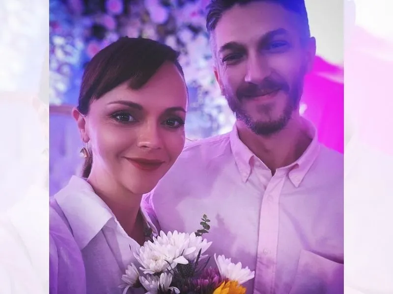 Imagem ilustrativa da imagem Christina Ricci se casa dois meses depois de anunciar sua gravidez