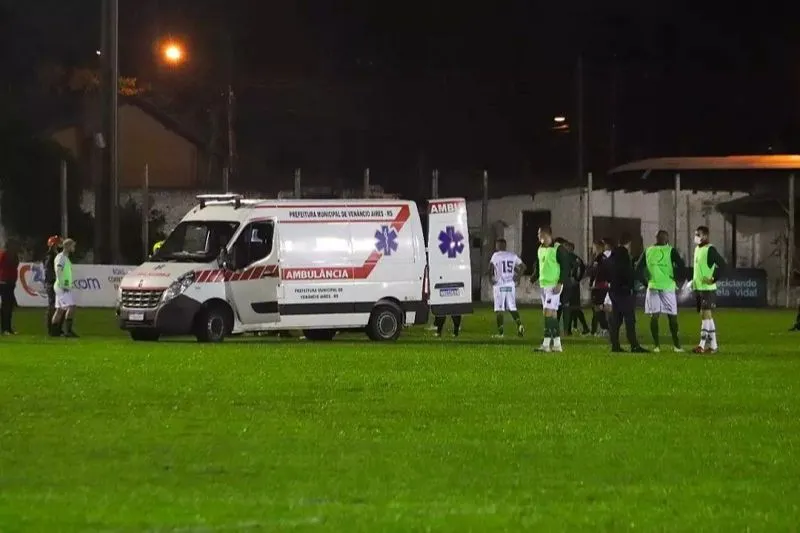 Imagem ilustrativa da imagem Jogador que agrediu juiz tem histórico de violência em campo
