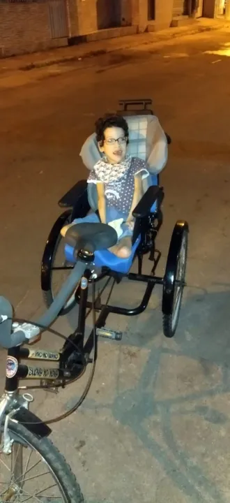 Imagem ilustrativa da imagem Triciclo adaptado para transportar menino com deficiência é roubado em Vila Velha