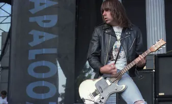 Imagem ilustrativa da imagem Guitarra de Johnny Ramone vendida por US$ 900 mil