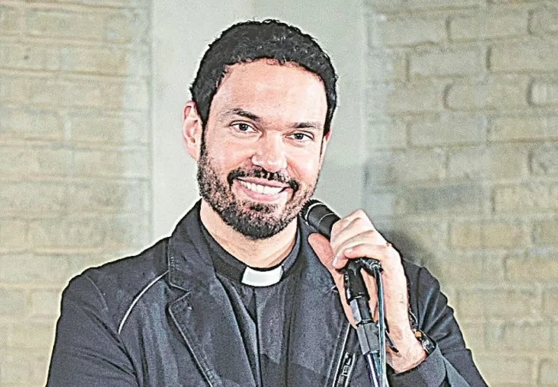 Padre Adriano Zandoná 