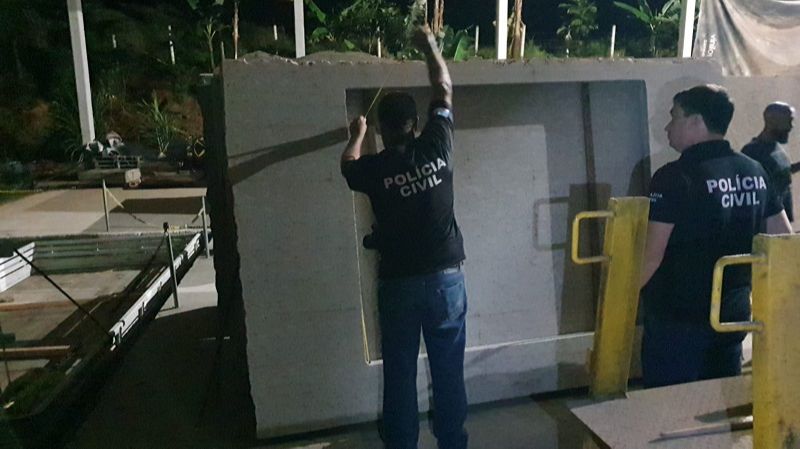 Placas de granito foram serradas para esconder a droga (Foto: Divulgação/Sesp)