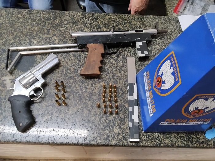 Armas apreendidas pela polícia (Foto: Divulgação/ Polícia Militar)