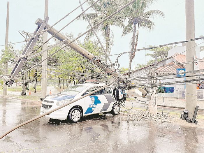 O problema causou queda de energia para os moradores da região. (Foto: Jadson Silva)