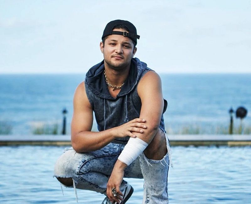 Chris Pearson, músico e ex-participante do reality show foi esfaqueado durante uma briga (Foto: Divulgação/ @creaturesferris)