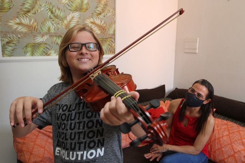 O modelo e estudante Davi Ameixiera, 11, tem diagnóstico de TDAH desde os 3 anos, quando começou a fazer acompanhamento e tratamento com uma equipe multidisciplinar (Foto: Kadidja Fernandes/ AT)