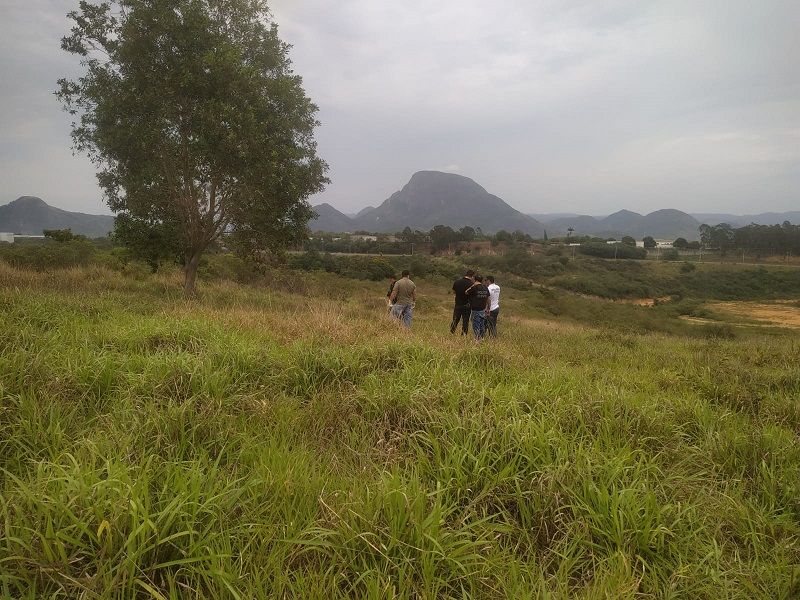 Corpo de homem foi encontrado no mato em Vila Prudêncio, Cariacica. (Foto: Kananda Natielly)