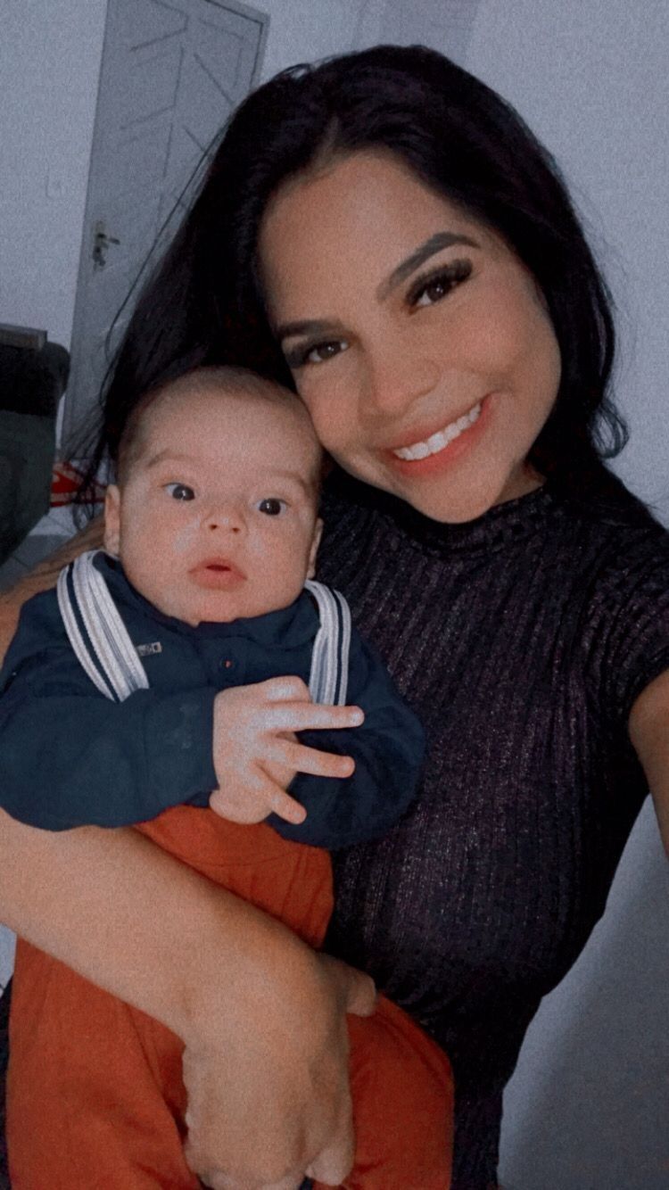 Karolayne com Heitor: licença-maternidade considerada prematura (Foto: Acervo pessoal)