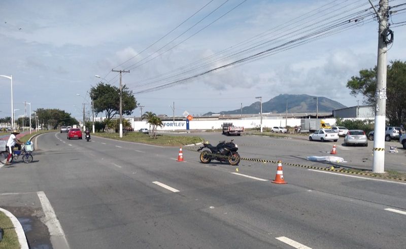 Cruzamento na avenida Talma Rodrigues Ribeiro: Segundo testemunhas, a preferência era do motociclista (Foto: Fábio Nunes/AT)