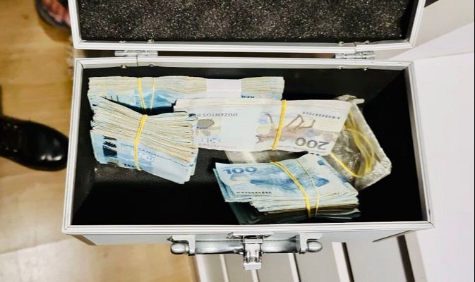 Dinheiro apreendido nas operações Escape e Sumidouro da Polícia Federal (Foto: Divulgação PF)