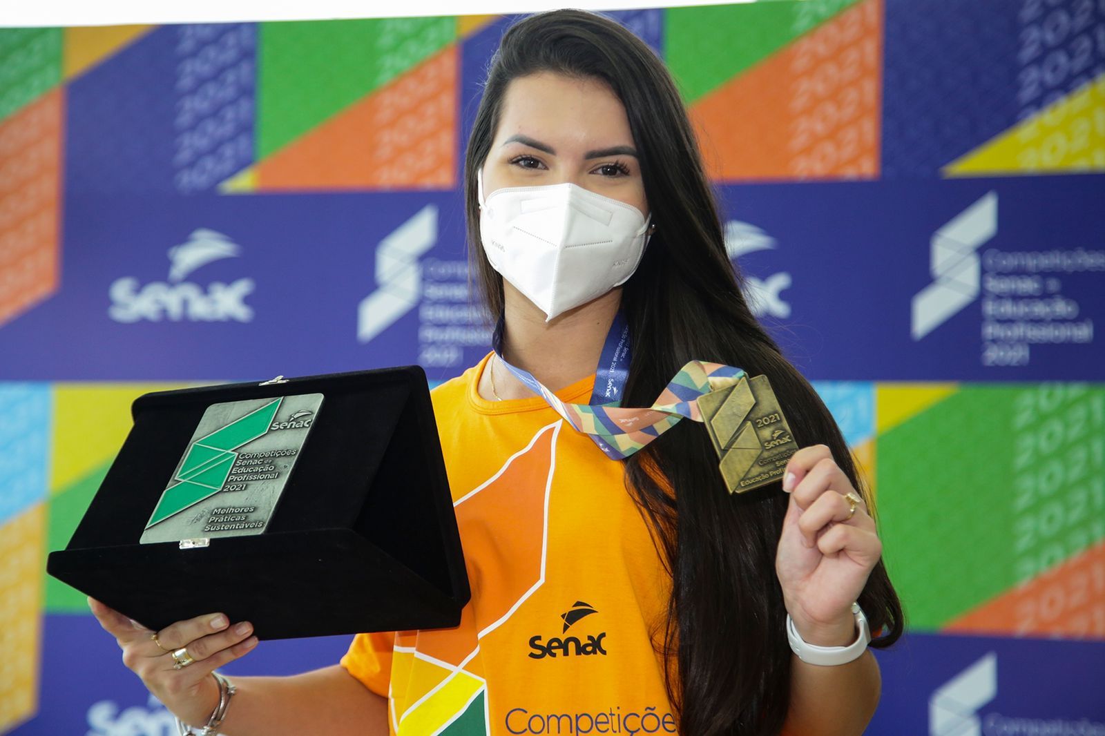 “Prêmio de Melhores Práticas Sustentáveis”, que acabou nas mãos da capixaba Eliza Vitória de Martin, que também foi medalhista de ouro em sua ocupação (Foto: Divulgação/Senac)