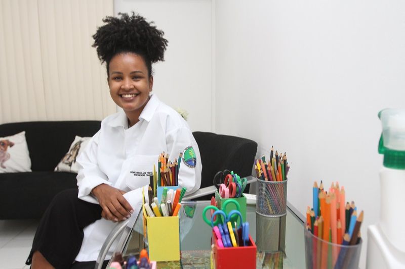 Psicóloga Dilcineia Souza Bragança, que atende alunos de várias escolas, afirmou que a saúde mental precisa ter atenção em todas as fases da vida (Foto: Antonio Moreira/AT)