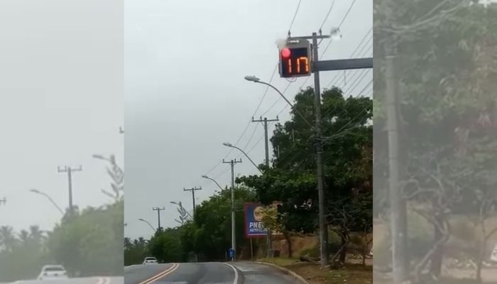 Radar marca velocidade bem acima do permitido, sem nenhum veículo passando pela rodovia. Defeito começou na sexta-feira e seguiu durante todo o final de semana, de acordo com os motoristas que passaram pela região (Foto: Reprodução de vídeo)