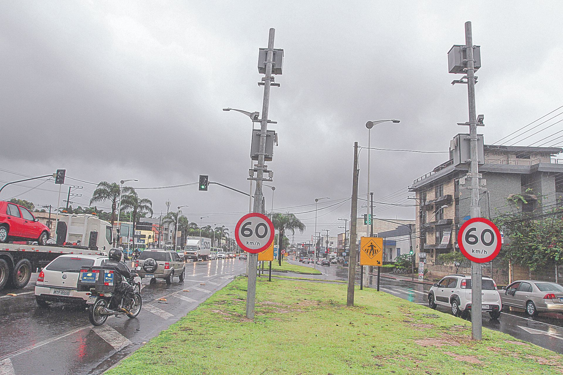 Radar na BR-101, em Carapina, na Serra: processo de aferição dos 80 novos aparelhos já foi iniciado, diz a PRF (Foto: Antonio Moreira/AT)