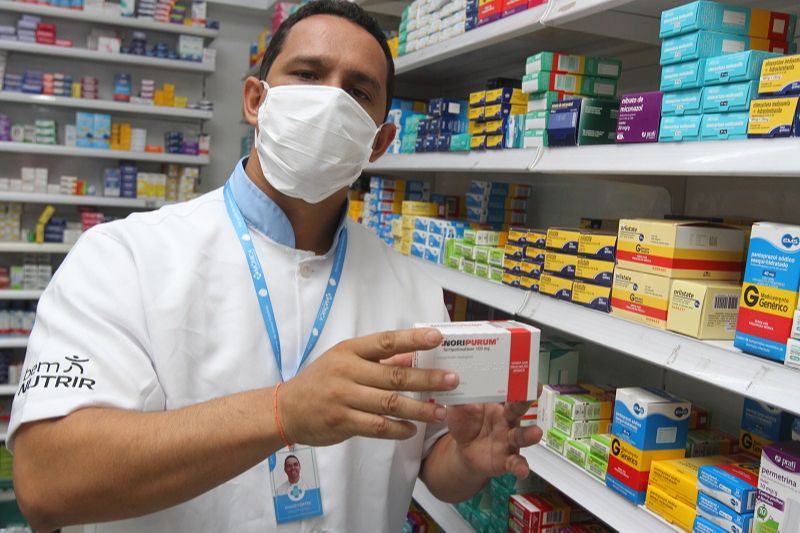 Farmacêutico Diogo Cortes disse que só há o remédio em comprimidos (Foto: Antonio Moreira/ AT)