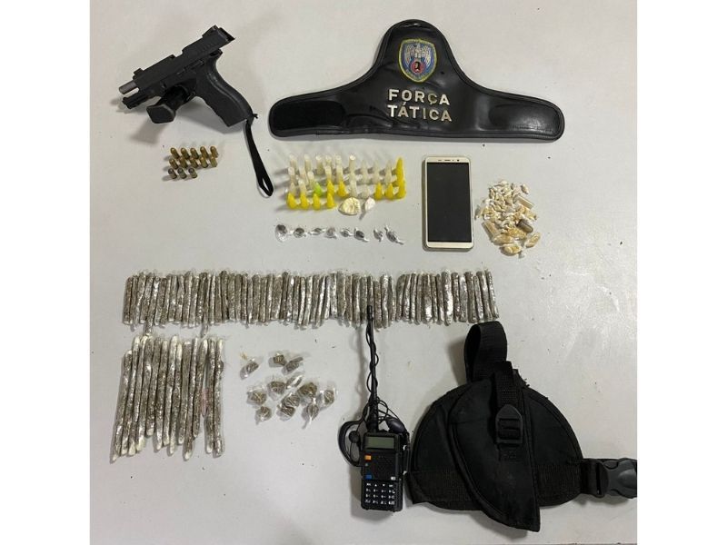 Suspeito é preso com drogas e arma durante confronto em Vitória (Foto: Divulgação Polícia Militar)